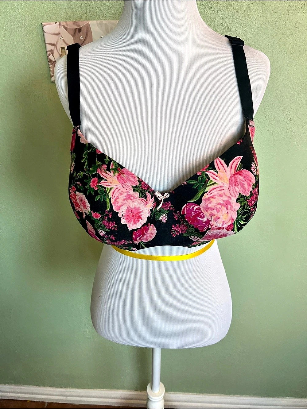 Cacique Floral Lace Bra in Black & Pink Size 40D Like New